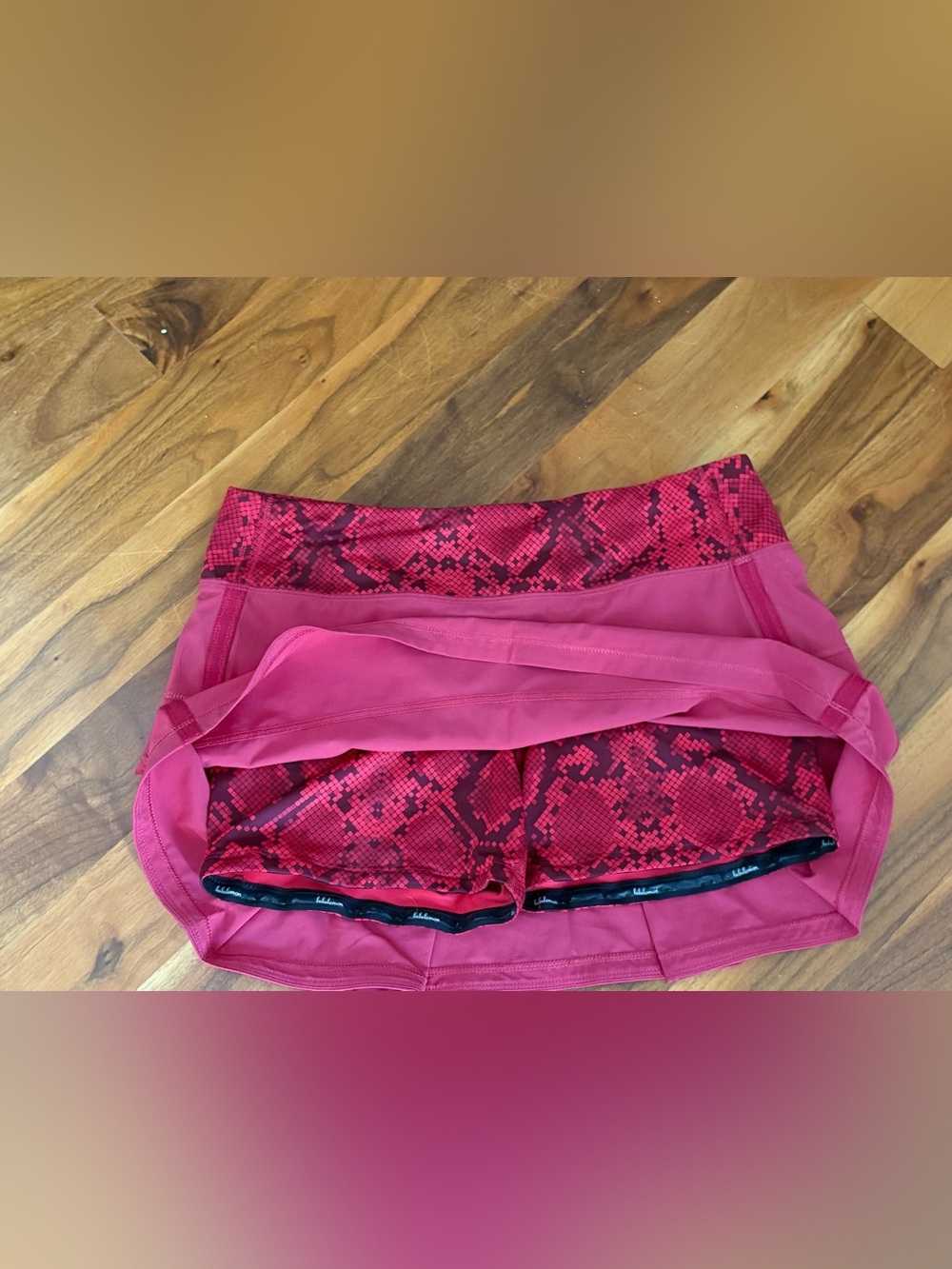 Lululemon Pace Rival Mid-Rise Skirt Short - Cranberry snake print Skirt Sz 6 ECU - Picture 8 of 17